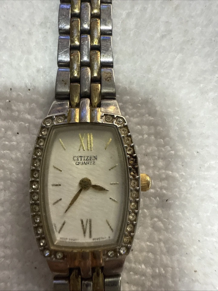 Pulsera para mujer CITIZEN cuarzo esfera blanca acero inoxidable y tono dorado” Foto 1 de 4