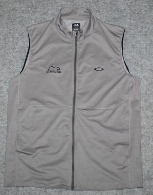OAKLEY GOLF GRAVITY RANGE LIGHTWEIGHT VEST Bear Mountain Ranch Chelan sz L Vest - Image 1 of 4