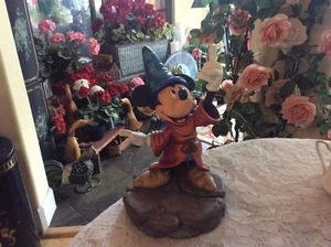 Disney~Mickey Mouse~Fantasía APRENDIZ DE HECHICERO Caja de baratijas con estatua alfiler - Imagen 1 de 11