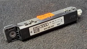 8V4035225 Audi A3 e-tron 3.Türer Antennenverstärker links oben Heckklappe - Picture 1 of 9