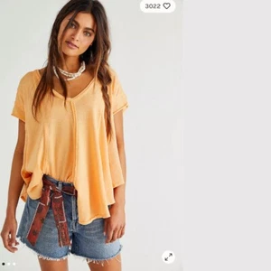 Free People We the Free Sammie Tee Canteloupe Medium M Neu mit Etikett Neu - Bild 1 von 3