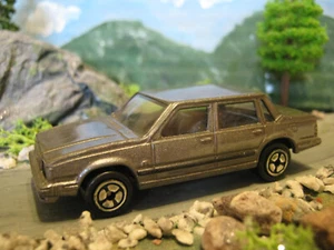 Corgi Juniors Volvo 760 1/64 scale diecast model car - Picture 1 of 5