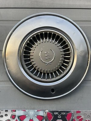 Ford Ltd Landau Country Squire 1975-78 tapacubos (gris) muy raro 15"" centro bonito 1 Foto 1 de 4