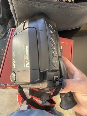 JVC Compact VHS Camcorder With Battery And Bag Untested GR-AXM10U( Non Tested - Image 1 of 4