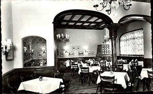 Wien Österreich s/w Postkarte 1960 Innenansicht einer Gaststube Kachelofen - Bild 1 von 2