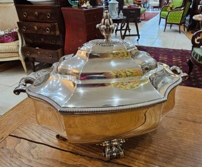 Antiguo plato de verduras francés elegante pesado con tapa de plata de ley París siglo XIX Foto 1 de 4