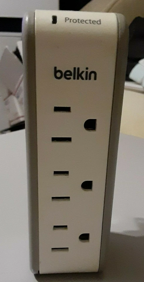 Belkin SurgePlus USB Swivel Surge Protector and Charger (power strip and USB) - Image 1 of 3