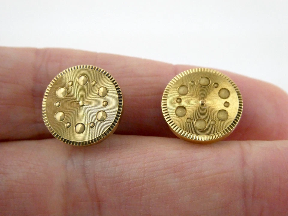 Par de botones de diseño geométrico de la era Art Deco de oro amarillo de 14k 2,9 g de peso total Foto 1 de 4