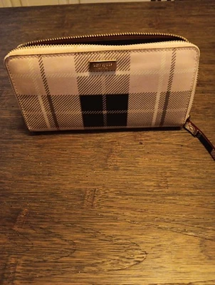 Cartera sin asas organizadora grande con cremallera rosa a cuadros Kate Spade para mujer charol Foto 1 de 4
