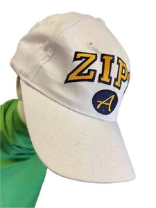 NCAA Akron Reißverschlüsse Zephyr Mütze/Kappe weiß Druckknopflasche Einheitsgröße neu ohne Etikett - Bild 1 von 7