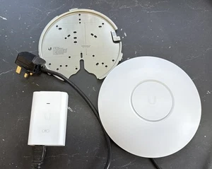 Ubiquiti UniFi U6 Pro Wireless Access Point & POE injector - Photo 1/3