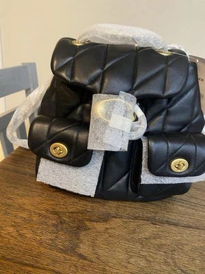 Mochila Coach Tabby con acolchado de almohada negra/dorada herrajes Foto 1 de 4