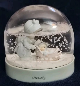 Vintage 1987 Precious Moments Enesco Water Dome January Snow Globe #557943 *READ - Picture 1 of 8
