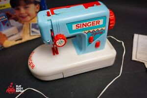 Vintage 1993 Singer Zig-Zag Children's Sewing Machine Complete in Original Box
