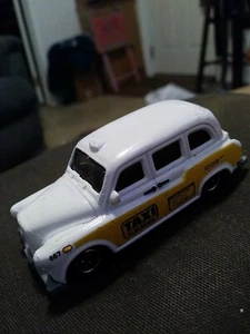 Matchbox CUSTOM W/REAL RIDERS White Austin FX4 London Taxi - Picture 1 of 11