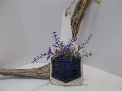 Paleta de mantequilla pequeña de madera con pequeño bolsillo de mezclilla de imitación lavanda hecha a mano Foto 1 de 4