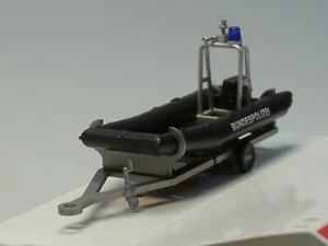 Busch Bundespolizei - Boot mit Motor und Aufbau auf Trailer - 44900-103-1 - 1:87 - Picture 1 of 4
