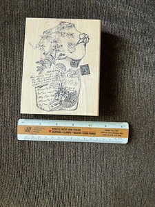 KLEIDERMACHER FORM GUMMISTEMPEL VON NUR ZUM SPASS. 4,5"" x 5,5"" - POSTKARTEN - NEU - Bild 1 von 2