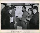 1944 Photo de presse Les correspondants de combat de la marine américaine parlent de l'invasion de Peleliu, DC