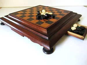 ANTIQUE 19th CENTURY FINE ENGLISH DRAUGHTS SET WITH BOARD SMALL SIZE - Picture 1 of 17