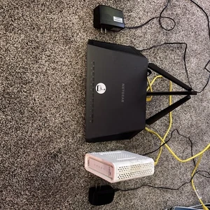 NETGEAR Nighthawk R7000 AC1900 Router WiFi Czarny z modemem Arris Pakiet - Zdjęcie 1 z 6
