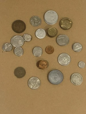 Mix Lot Of Coins From Canada, Aruba , France  Republic Of Portugal  - Image 1 of 4