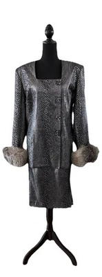 Solini Traje de falda de 2 piezas en plata metálica y negro con piel y pedrería, talla 16 Foto 1 de 4