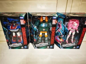 Transformers Earthrise WFC-E5 Hoist, WFC-E17 Arcee, WFC-E20 Smokescreen - New - Picture 1 of 16