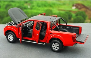 Modelo de coche fundido a presión NISSAN NAVARA rojo/negro escala 1/18 juguete colección regalo - Imagen 1 de 6