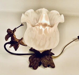 VINTAGE ORNATE CHERUB ANGEL BLOWING HORN LAMP / NIGHT LIGHT FLUTED GLOBE WORKING - Picture 1 of 6