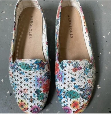 Mocasines perforados florales blancos para mujer Aerosoles’s Foto 1 de 2