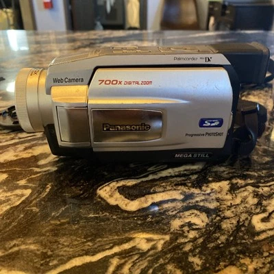 Panasonic PV-DV102D Mini DV Hybrid SD Camcorder Video Web Camera - Parts only - Image 1 of 4