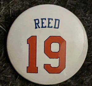 NY KNICKS WILLIS REED TRIBUTE PIN BUTTON SGA 27.03.2023 MSG NYC NBA BASKETBALL - Bild 1 von 3