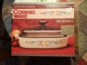 Corning Ware Abundance Pattern 2.5 Liter Covered Shallow Casserole Dish box - Picture 1 of 10