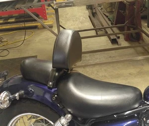 Yamaha 250 V-Star Motorcycle Driver Backrest Quick Release bolt on install - Picture 1 of 5