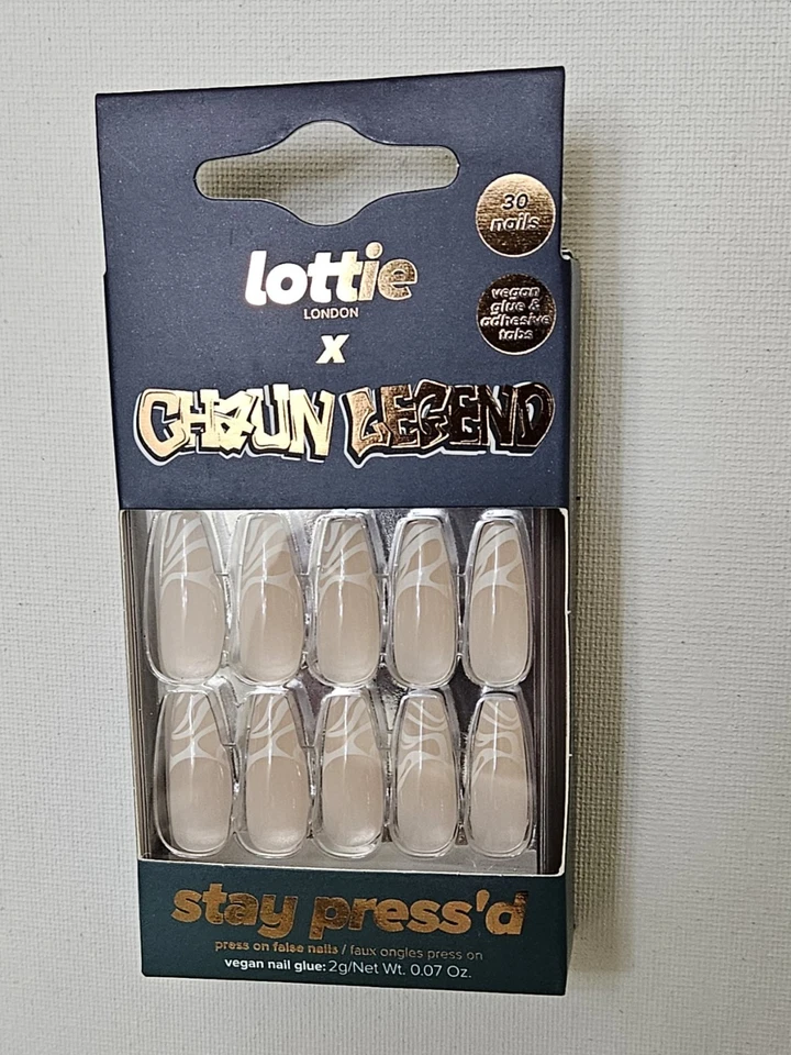 CADENA LEYENDA de lotería clavos prensados en forma de ataúd blanco falso francés Foto 1 de 1