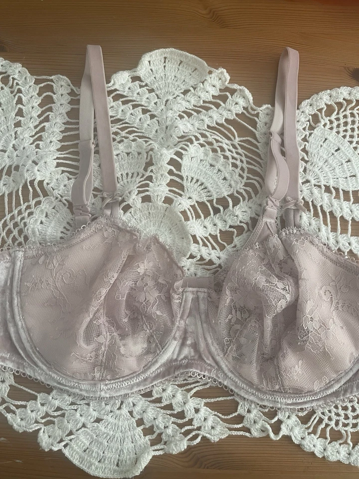 Sujetador Victoria's Secret Dream Angel push-up sin relleno terciopelo encaje champán 38DD Foto 1 de 4