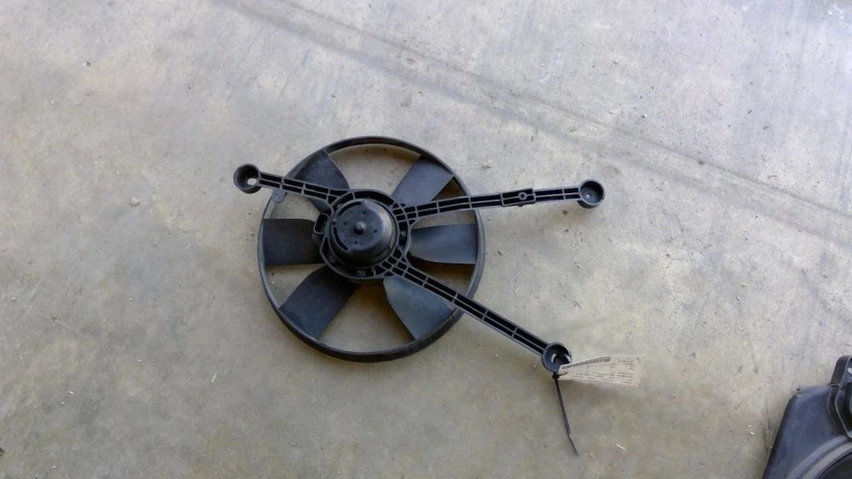 Passenger Radiator Fan Motor Fan Assembly Fits 92-99 BONNEVILLE 643566 Foto 1 de 4