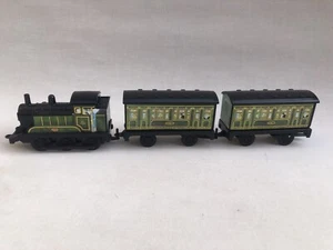Locomotora vintage Merit ~ escala 1:72 0-6-0 sin motor + entrenadores (¿para chocolate?) - Imagen 1 de 8