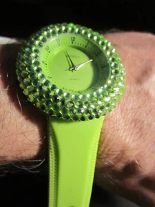 GENEVA WATCH GREEN BEZEL COVERED IN CRYSTALS -  FITS TO 9" WRIST - BBA25A - Picture 1 of 4