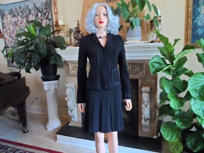 Traje Falda Plisada Akris Punto Negro con Detalle de Borde Plisado Talla FR 38- US 6 Foto 1 de 4