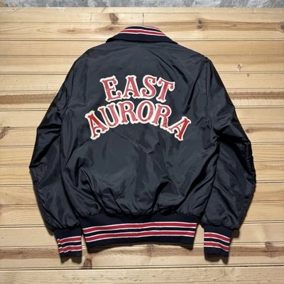 Jaqueta Varsity Cetim Vintage Anos 80 90 East Aurora New York Tomcats Tamanho Pequeno - Imagem 1 de 4