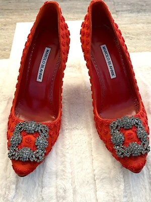 NUEVO $1,175 Manolo Blahnik Hangisi 95 mm Bombas Tacones Rojo Satinado talla 37.5 EU 7.5 EE. UU. Foto 1 de 4