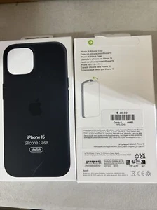 Apple Silicone Case with MagSafe for iPhone 15 - Black - Picture 1 of 2