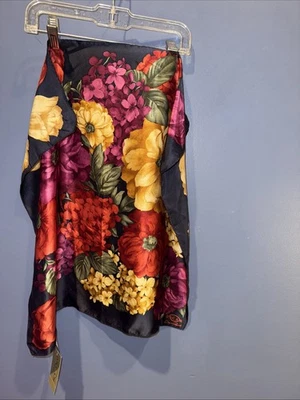 Womens Silk Scarf, Oscar De Larenta NWT 20” X 20” Floarl Bouquet - Image 1 of 4