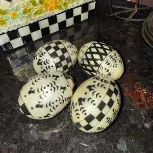 MacKenzie Childs Courtly Check schwarz weiß Capiz Eier 4er Set Dekor stilvoll MCM - Bild 1 von 5