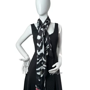 Bufanda oblonga con estampado de cebra Kate Spade New York elegante accesorio de moda para mujer - Imagen 1 de 6