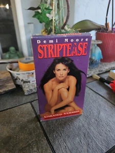 Striptease VHS - Picture 1 of 4