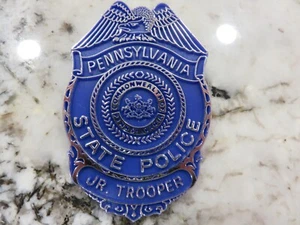 Vintage PSP Pennsylvania Polizia di Stato Junior Trooper giocattolo spilla distintivo 2 5/8" - Foto 1 di 2