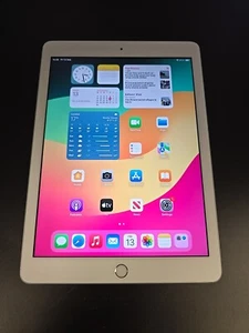 Apple iPad 6th Gen. 32GB, Wi-fi Only, 9.7in in Silver - Used - (YK297) - Zdjęcie 1 z 8